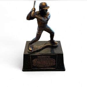St. Louis Cardinals - Ted Simmons
Replica Statue